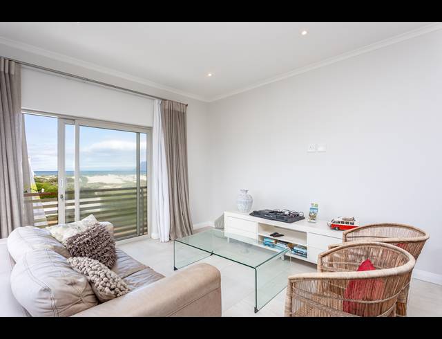 2 BEDROOM APARTMENT RENTED IN MUIZENBERG